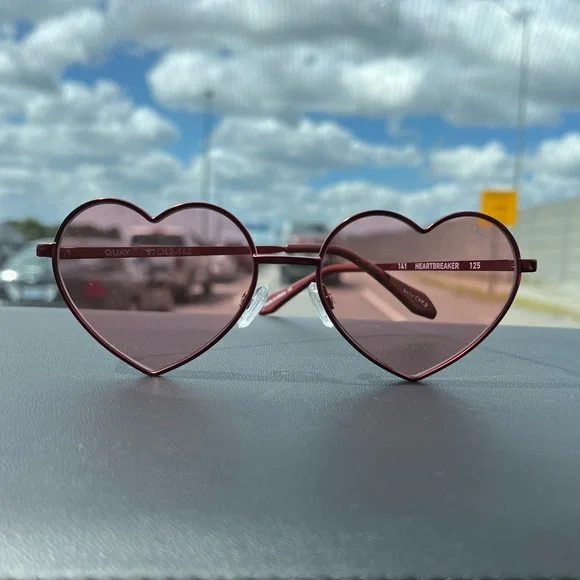 QUAY AUSTRALIA Heart Shape Heartbreaker Aviator Sunglasses - Picture 4 of 5